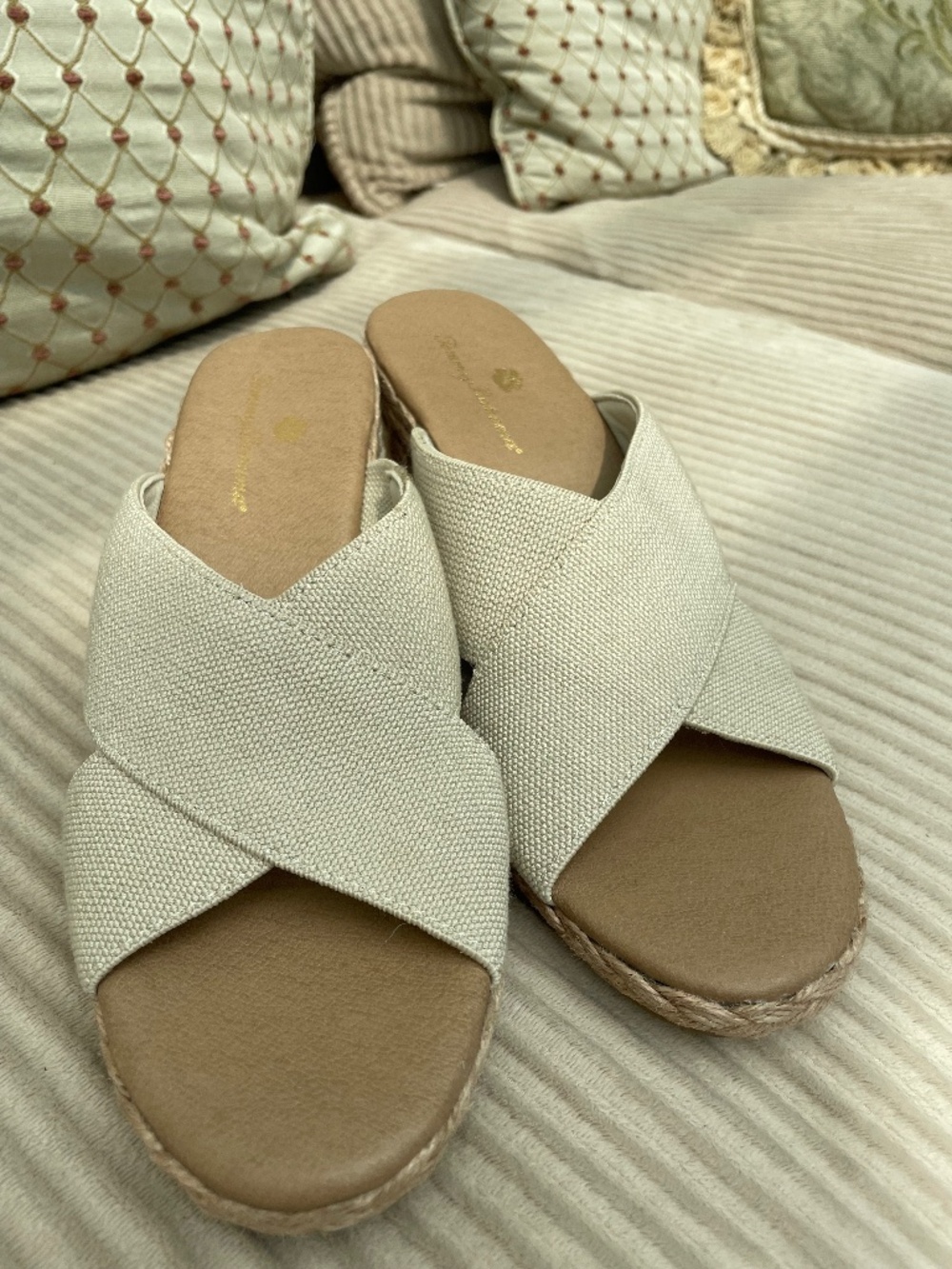 New Tommy Bahama tan shoes